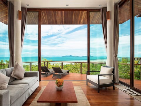 View (from property/room), Balcony/Terrace, Seating area, Sea view
