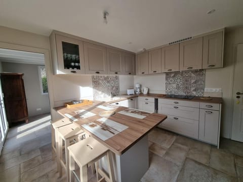 Maison rénovée 2023 proche plage, Arzon, 10 pers, jardin, wifi - FR-1-775-30 House in Arzon