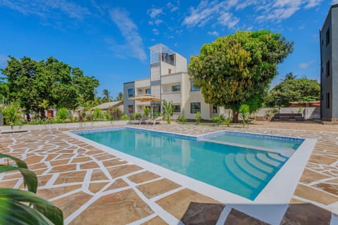 Property building, Day, Garden, Garden view, Pool view, Swimming pool, Swimming pool, sunbed