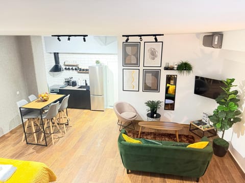 Seating area, Dining area