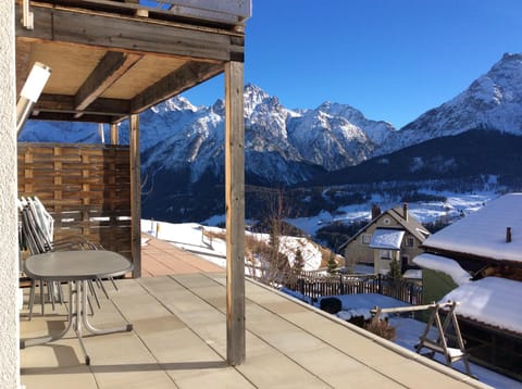 Balcony/Terrace, Mountain view