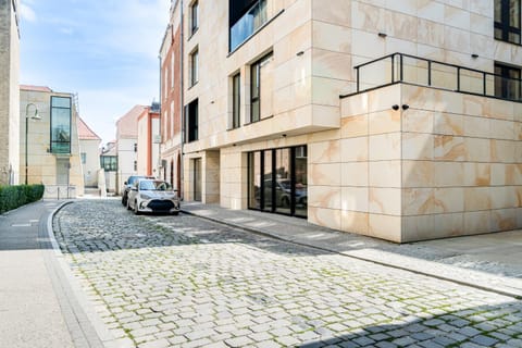 Property building, Neighbourhood, Street view, Location, Parking