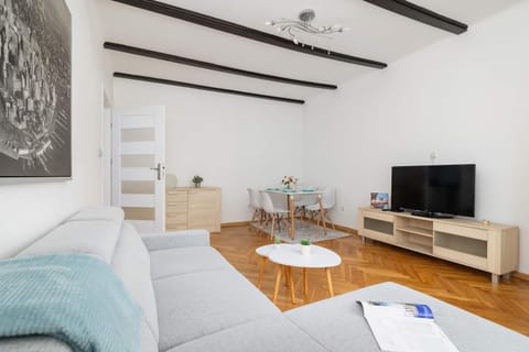 TV and multimedia, Seating area