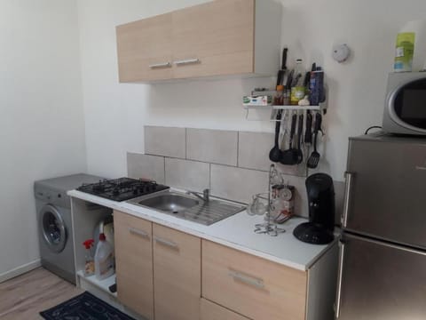 Kitchen or kitchenette, stove, washing machine