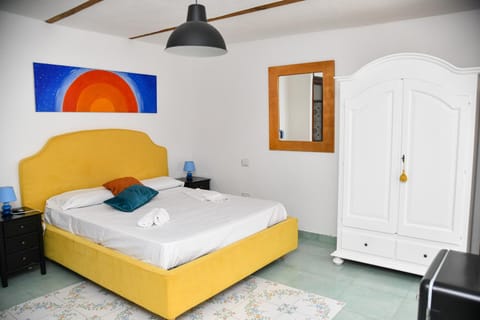 Photo of the whole room, Bedroom, wardrobe