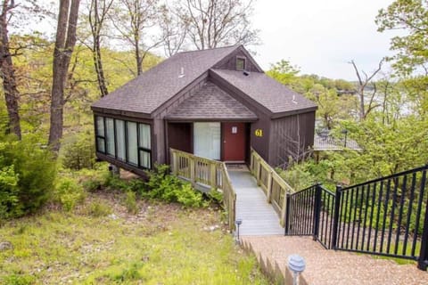 Treetop Village-3Bed3BAPoolsLakefrontLakeview House in Village Four Seasons