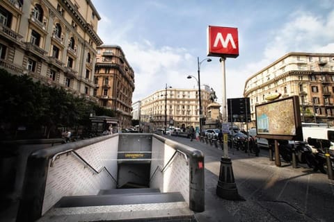 Day, Neighbourhood, City view, Street view, Location, Parking