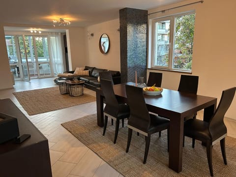 Living room, Seating area, Dining area
