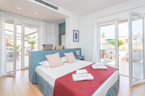 Bed, Photo of the whole room, Bedroom, towels, air conditioner