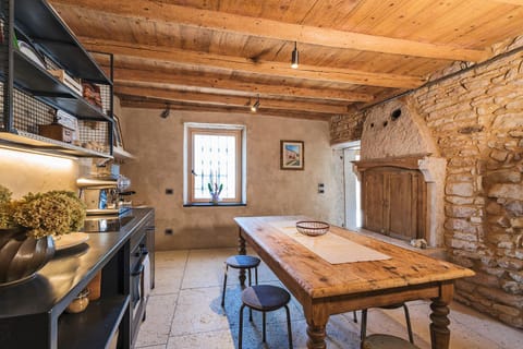 Kitchen or kitchenette, Kitchen or kitchenette, Dining area
