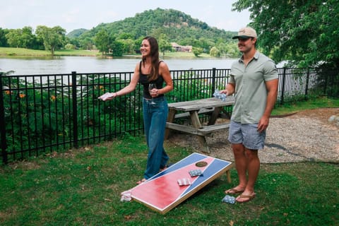 Relaxing Riverfront Family Escape w Private Dock House in Nashville