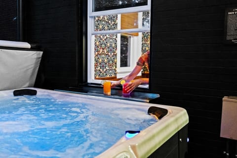 Gatsby House Mansion w Game Lounge & Hot Tub House in Louisville