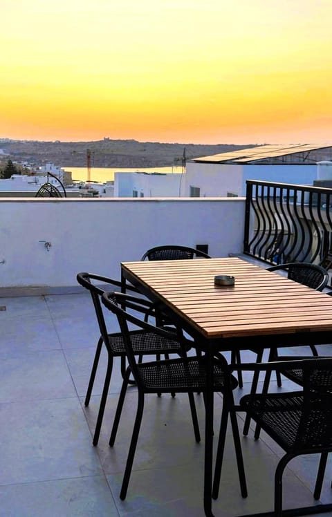 Patio, Natural landscape, Balcony/Terrace, Dining area, Sea view