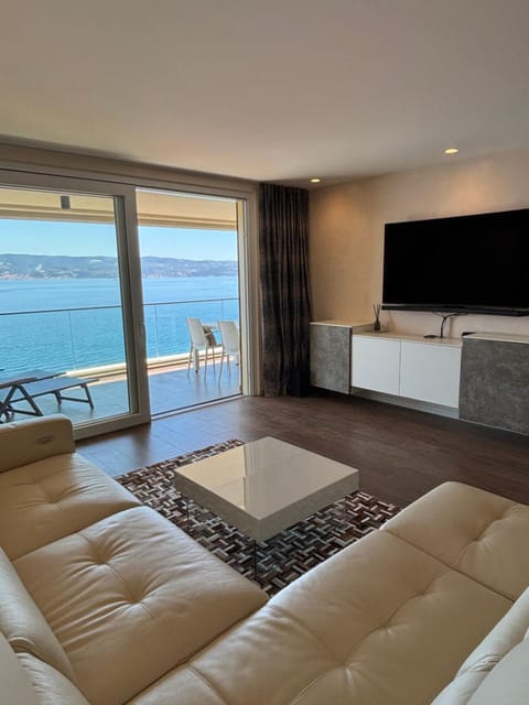 TV and multimedia, View (from property/room), Living room, Sea view
