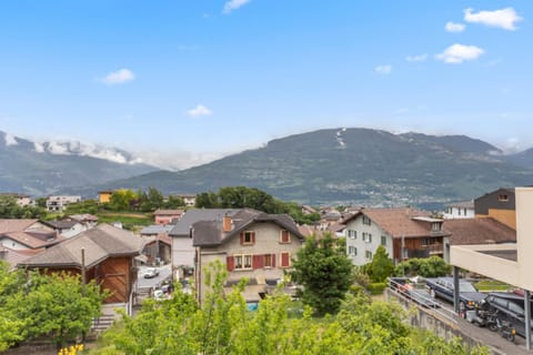 Spring, Day, Neighbourhood, Natural landscape, Mountain view