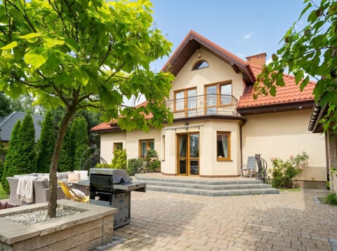 Property building, Patio, Spring, Day, Garden, Living room, Seating area, Garden view
