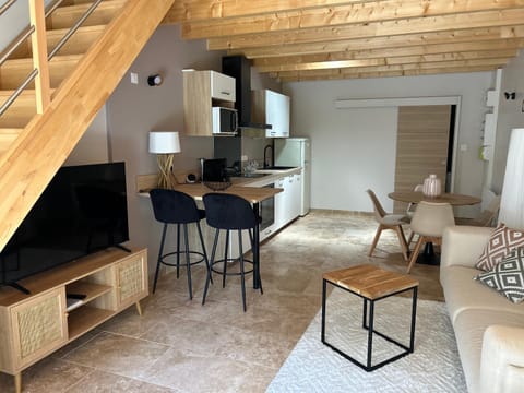 TV and multimedia, Kitchen or kitchenette, Living room, Dining area