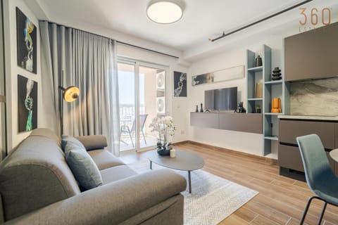 TV and multimedia, Kitchen or kitchenette, Living room, Seating area, minibar