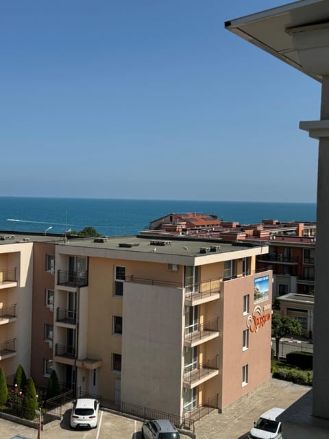 Neighbourhood, Sea view, Location
