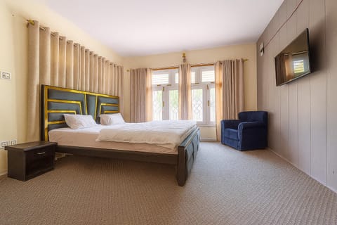 TV and multimedia, Photo of the whole room, Bedroom