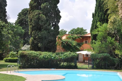 Property building, Natural landscape, Garden, Garden view, Garden view, Pool view, Swimming pool, sunbed