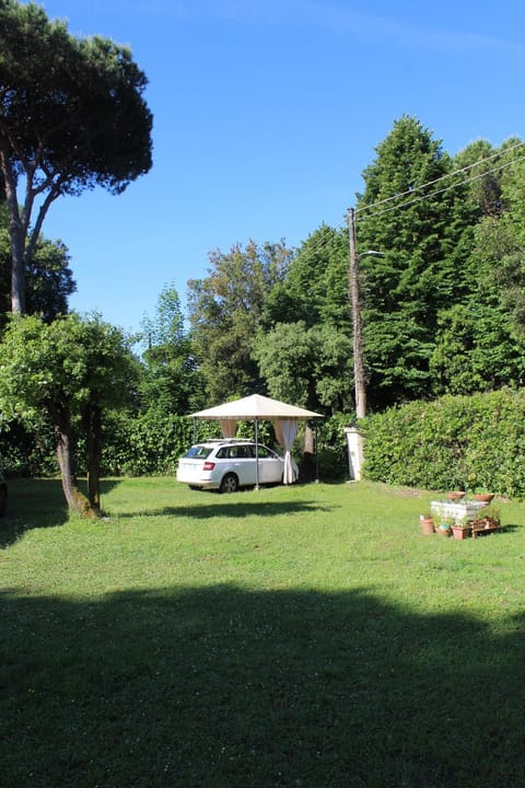 Casolare De Ranieri - appartamento in villa bifamiliare a 500m dal mare Apartment in Province of Massa and Carrara