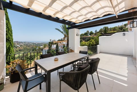 Property building, Balcony/Terrace, Living room