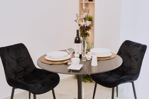 Seating area, Dining area