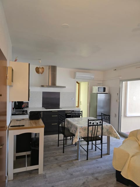 TV and multimedia, Kitchen or kitchenette, Living room, Seating area, Dining area, oven, pet friendly
