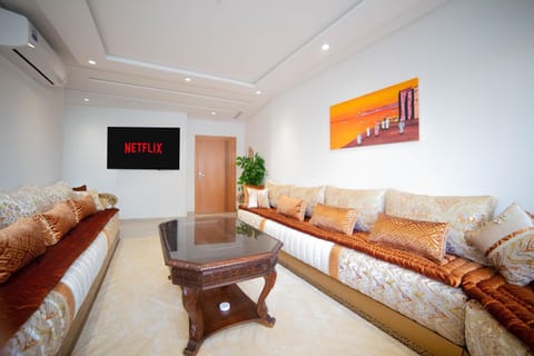 Living room, Evening entertainment
