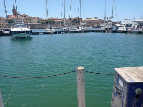Houseboat BlueSeaDream Dolphin Casetta Galleggiante Docked boat in Alghero
