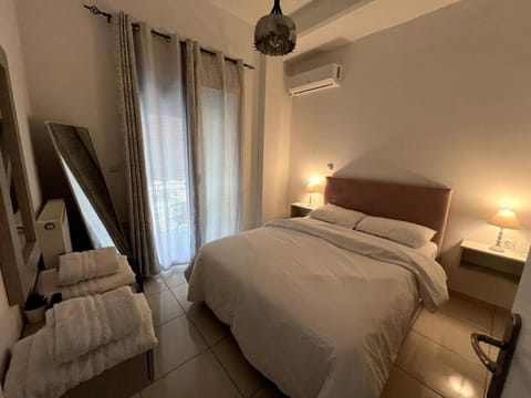 Bed, Photo of the whole room, Bedroom, air conditioner