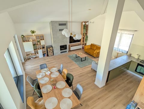 Seating area, Dining area
