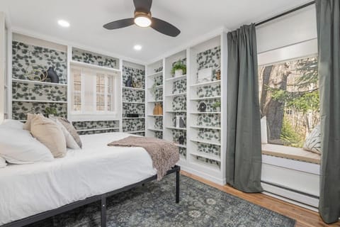 Mtn Views, Game Room, Pet Friendly! House in Valley Creek