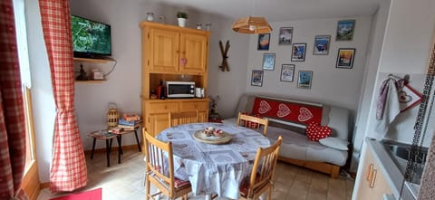 TV and multimedia, Kitchen or kitchenette, Living room, Dining area