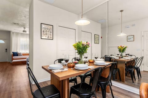 Stylish Modern-Farmhouse Boutique Condo - 2BD 2BA House in Gainesville