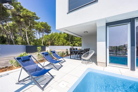 Property building, Patio, Day, Natural landscape, View (from property/room), Balcony/Terrace, Pool view, Swimming pool, sunbed