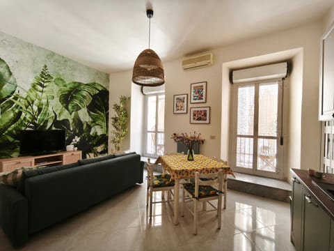 Living room, Dining area, air conditioner