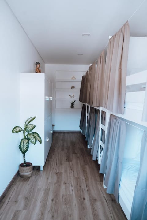 Bedroom, bunk bed
