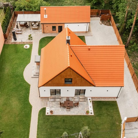 Property building, Bird's eye view, Garden
