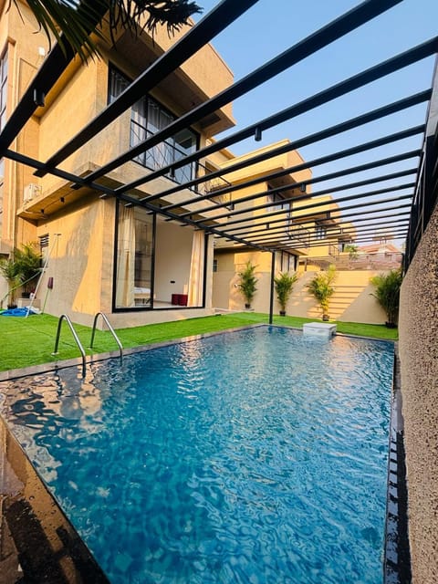 Property building, Pool view