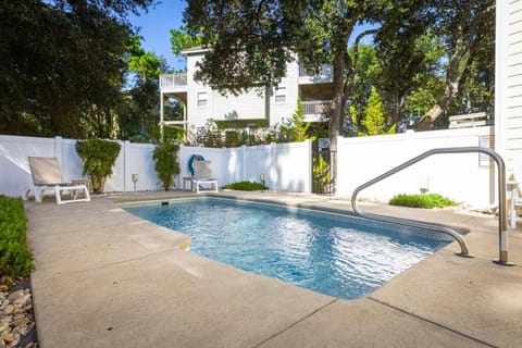 Oceanside in Corolla Light with Pool Walk to Beach House in Corolla