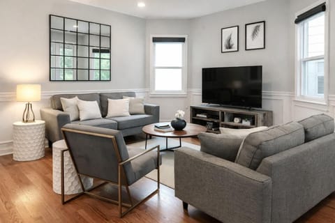 Spacious 5-Bedroom Retreat in Forest Park House in Forest Park