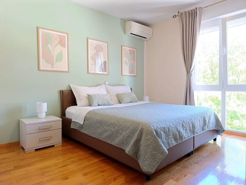 Bed, Photo of the whole room, Bedroom, air conditioner