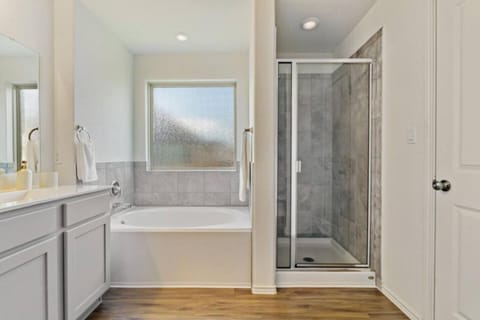 Family Friendly - Private - Spacious - Modern - Pool House in Round Rock