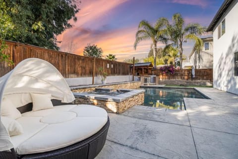 King Bed Temecula Getaway Amazing Pool and Theatre House in Temecula