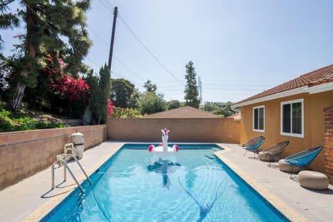 Aqua Oasis - Games - Close to DT - Sleeps 10 House in East Los Angeles
