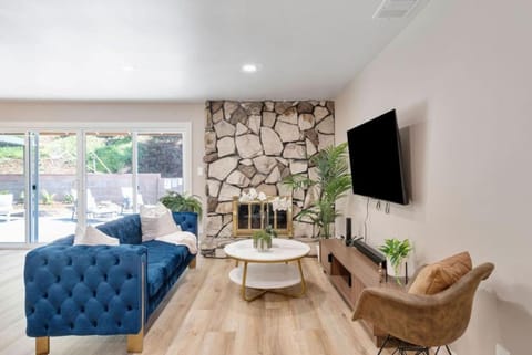 Aqua Oasis - Games - Close to DT - Sleeps 10 House in East Los Angeles