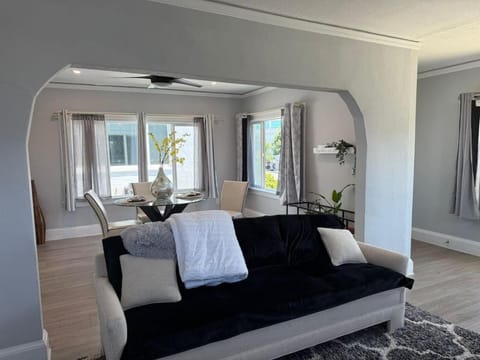 Charming 1BR Near Highland Hospital Lake Merritt House in Alameda