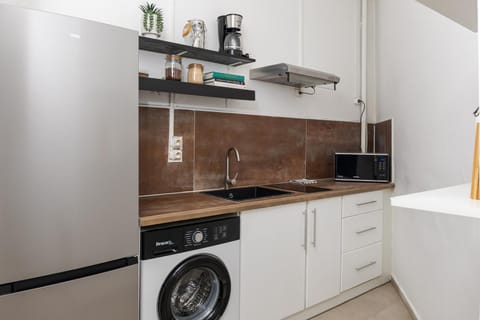 Kitchen or kitchenette, stove, washing machine